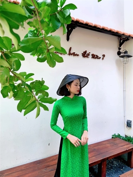 Áo dài truyền thống hoa cúc