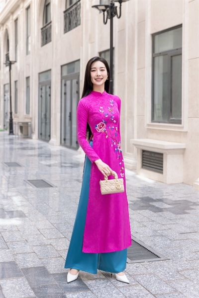 Áo dài truyền thống lụa gấm hồng khuyên thêu
